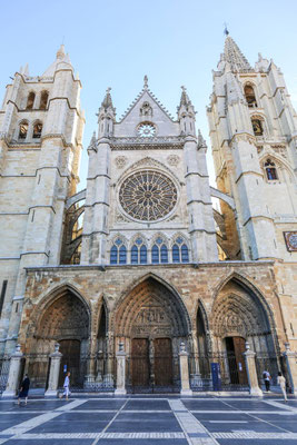 Cathédrale gothique Sainte Marie à Léon