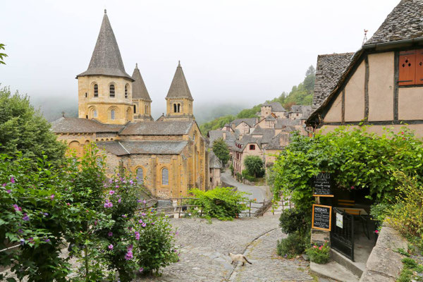 Conques avec l’abbaye Ste-Foy, un des plus beaux villages de France