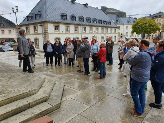 Devant la basilique d'Echternach.