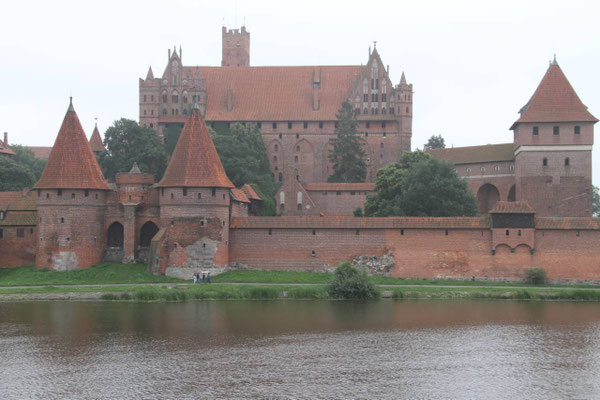 Château de Malbork en Poméranie : La plus grande forteresse gothique d'Europe, siège des chevaliers teutoniques