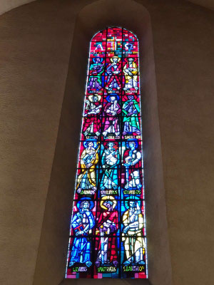 Vitrail de François Gillen à l'intérieur de la basilique.