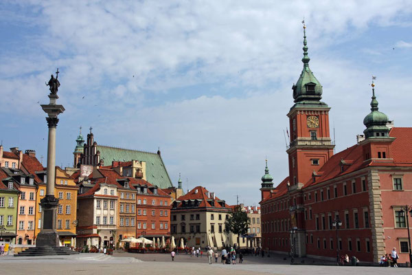 Place du palais royal (à droite) à Varsovie
