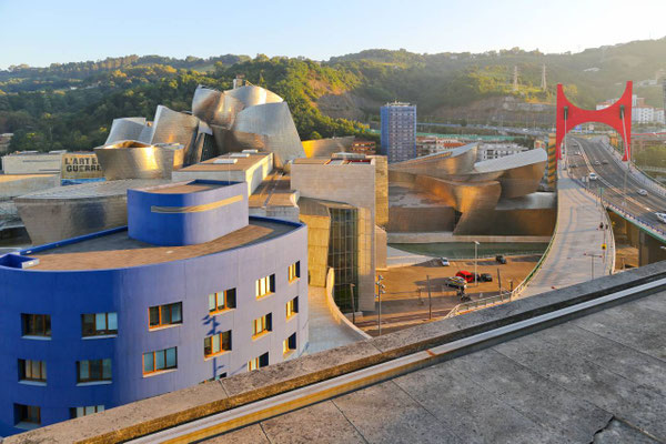 Bilbao, le Musée Guggenheim et le pont de la Salve