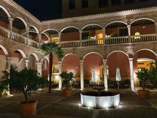 El Claustro, Palacio de Santa Paula, Granada
