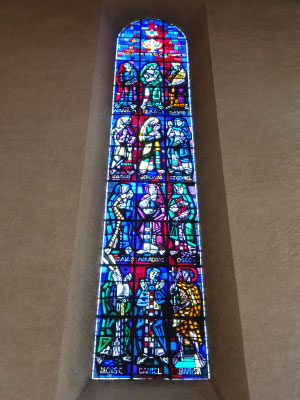 Vitrail de François Gillen à l'intérieur de la basilique.