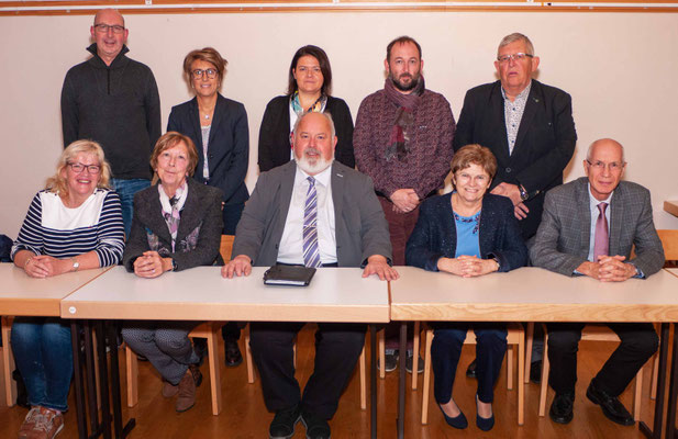 Le comité actuel avec les représentants de la commune.