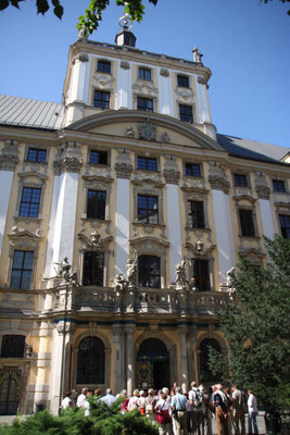Façade de l’Université de Wroclaw et sa porte dorée