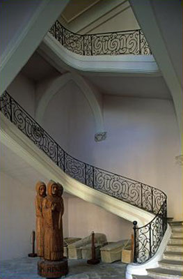 Große Treppe zu der Benediktinerbibliothek in der Saint-Michel-Abtei in Saint-Mihiel (Meuse, Lothringen, Frankreich)