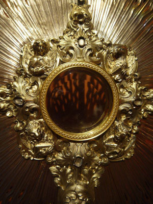 Monstrance : engraved, chased and gilded silver ; faux gemstones - Second half of the 19th century