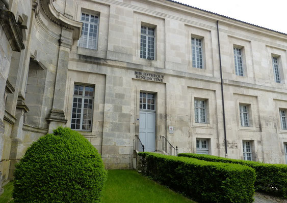 Entrée de la bibliothèque bénédictine située au sein de l'abbaye Saint-Michel de Saint-Mihiel (Meuse Lorraine France)