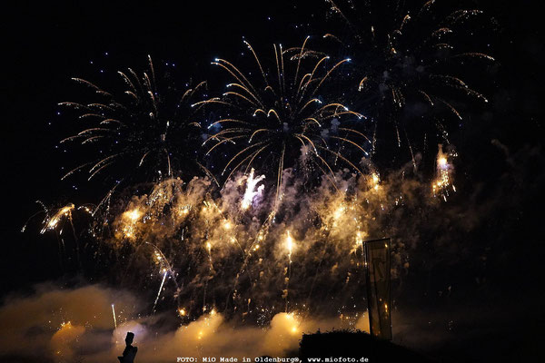 Feuerwerk in Hannover fotografiert von FOTO: MiO Made in Oldenburg®, www.miofoto.de