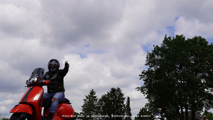 Vespa_Treffen_Foto_MiOfoto_de_Gerd_Schuett
