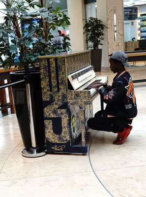 Goldenes Piano in den Schloßhöfen, Foto:MiO Made in Oldenburg®, MiOfoto.de, Gerd Schütt