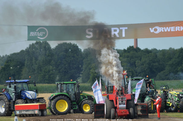 Trecker_Pulling_FOTO_www.MiOfoto_de