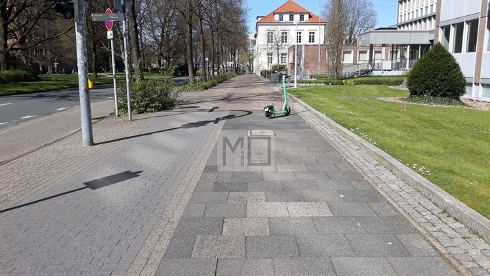 Roller behindert den Verkehr, FOTO: MiO Made in Oldenburg®, miofoto.de  