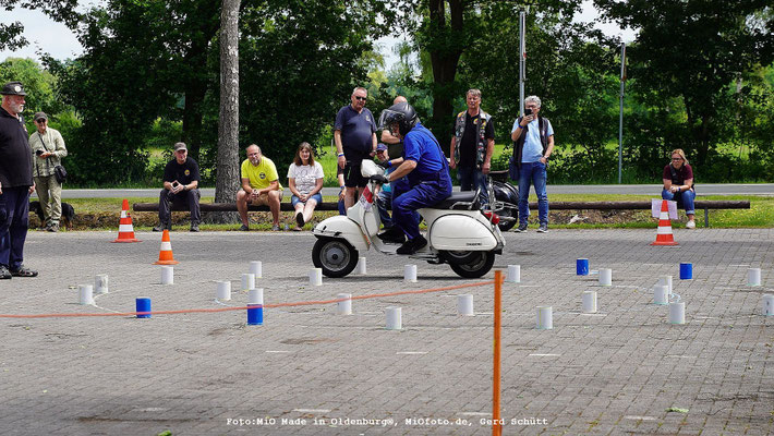 Vespa_Treffen_Foto_MiOfoto_de_Gerd_Schuett