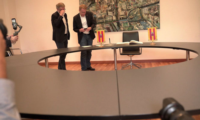 Kohlkönig Daniel Günther, Ministerpräsident des Landes Schleswig-Holstein, zu Gast in Oldenburg – Eintrag ins Goldene Buch, Foto: www.MiOfoto.de