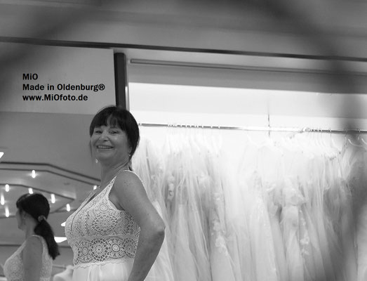 Braut und Abendmode, Böning-Modehaus,Model Bettina,_Foto_MiO_Made_in_Oldenburg®_wwwMiOfotode