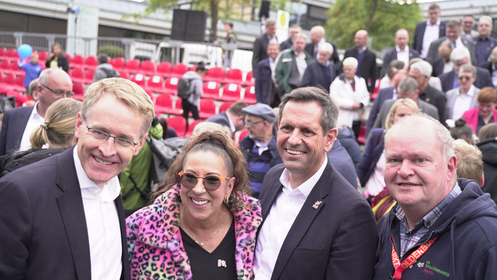 Kohlkönig Daniel Günther, Ministerpräsident des Landes Schleswig-Holstein, zu Gast in Oldenburg – Eintrag ins Goldene Buch, Foto: www.MiOfoto.de
