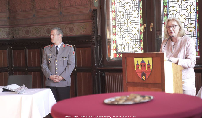 Bürgermeisterin Petra Averbeck empfängt neu nach Oldenburg versetzte Bundeswehr-Angehörige