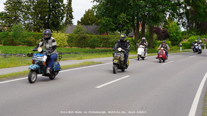 Vespa_Treffen_Foto_MiOfoto_de_Gerd_Schuett