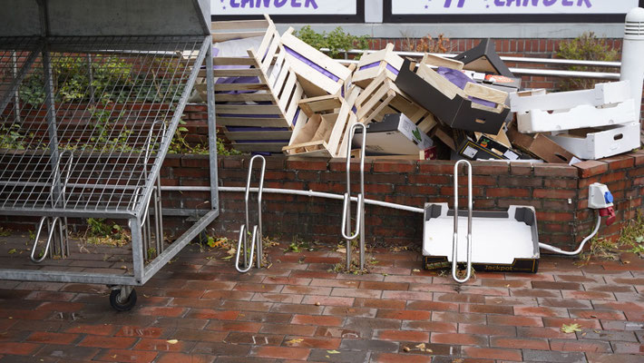 annahmelstelle für Verpackung an der Cloppenburger Str., Foto:MiOfoto.de