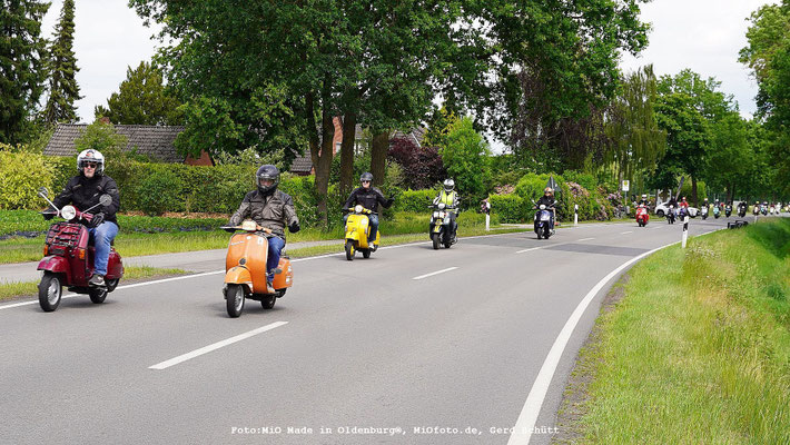 Vespa_Treffen_Foto_MiOfoto_de_Gerd_Schuett
