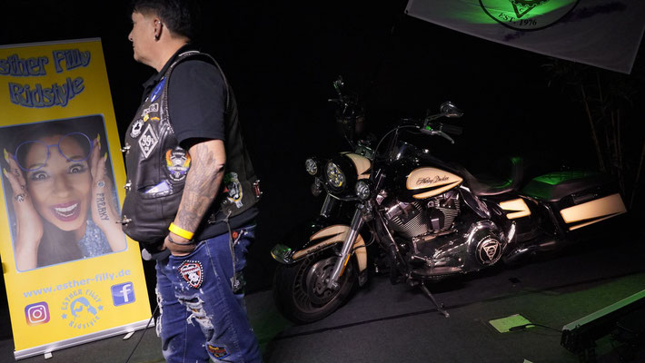 Dykes_on_Bikes_FOTO_wwwMiOfoto_de_Gerd_Schuett