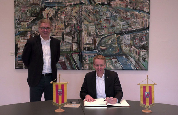 Kohlkönig Daniel Günther, Ministerpräsident des Landes Schleswig-Holstein, zu Gast in Oldenburg – Eintrag ins Goldene Buch, Foto: www.MiOfoto.de