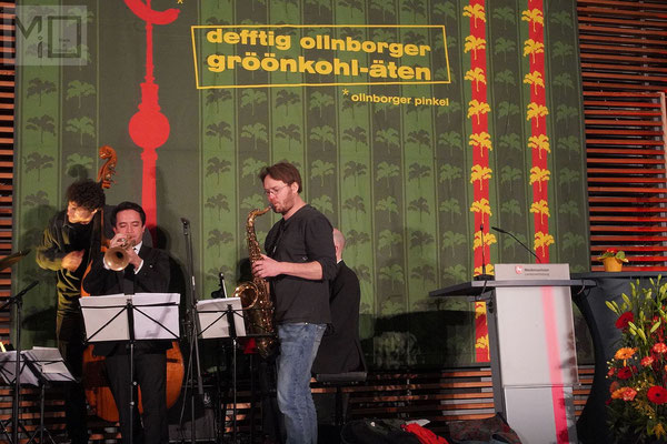 Musiker auf einer Bühne, FOTO: MiO Made in Oldenburg®, www.miofoto.de