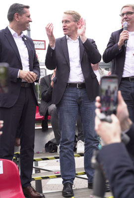 Kohlkönig Daniel Günther, Ministerpräsident des Landes Schleswig-Holstein, zu Gast in Oldenburg – Eintrag ins Goldene Buch, Foto: www.MiOfoto.de