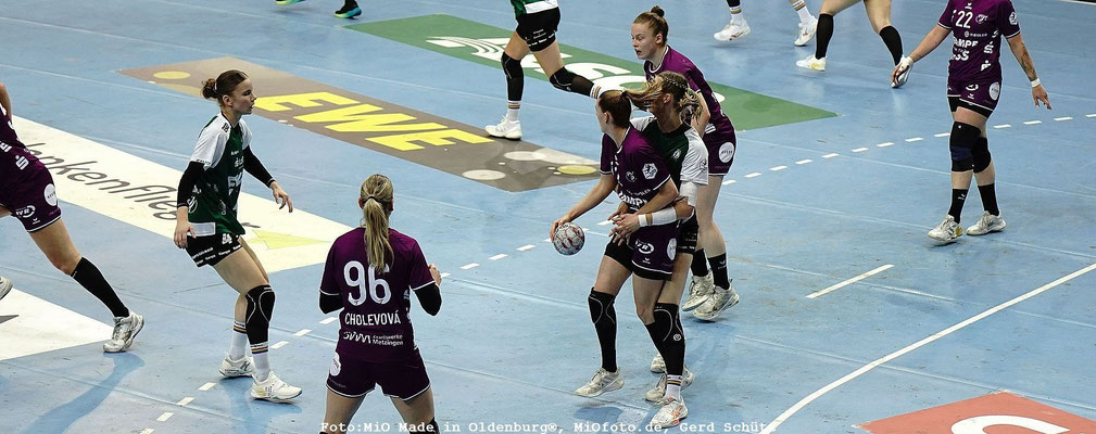 VfL Oldenburg - Metzingen,Foto: MiOfoto.de Gerd Schuett