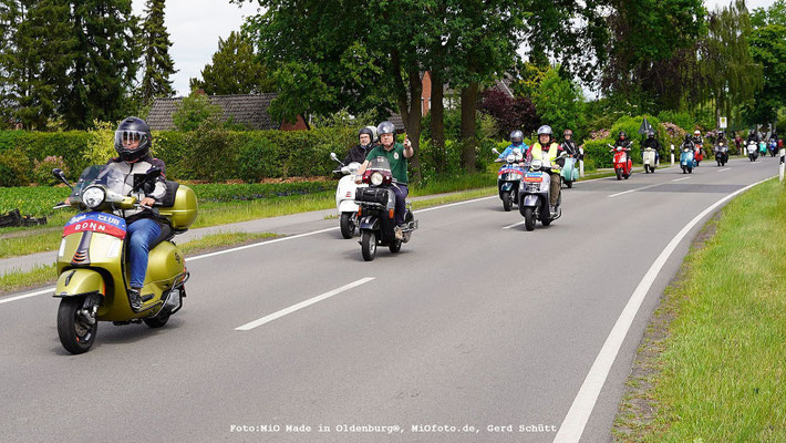 Vespa_Treffen_Foto_MiOfoto_de_Gerd_Schuett