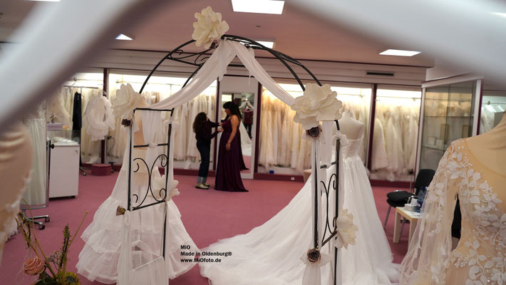 Braut und Abendmode, Böning-Modehaus,Model Bettina,_Foto_MiO_Made_in_Oldenburg®_wwwMiOfotode