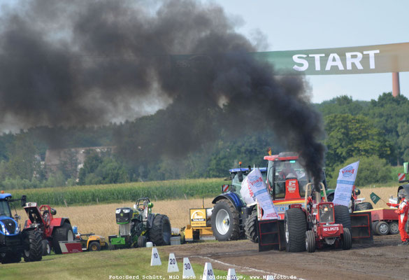Trecker_Pulling_FOTO_www.MiOfoto_de