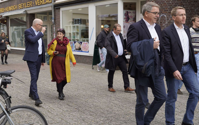 Kohlkönig Daniel Günther, Ministerpräsident des Landes Schleswig-Holstein, zu Gast in Oldenburg – Eintrag ins Goldene Buch, Foto: www.MiOfoto.de