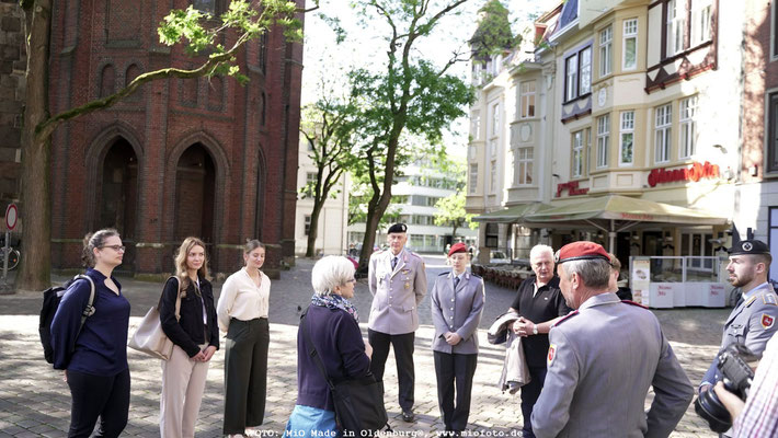 Bürgermeisterin Petra Averbeck empfängt neu nach Oldenburg versetzte Bundeswehr-Angehörige