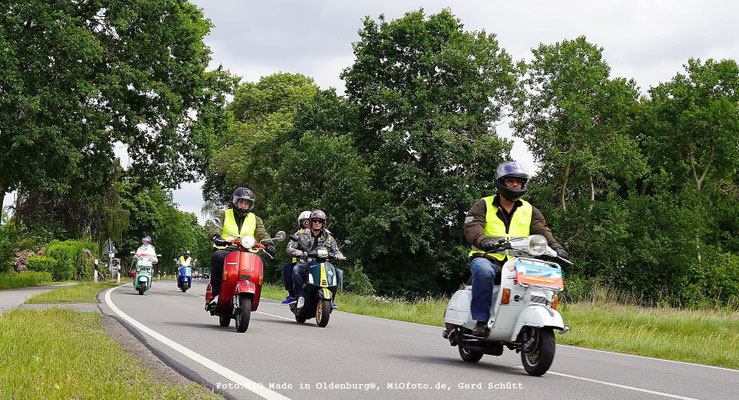 Vespa_Treffen_Foto_MiOfoto_de_Gerd_Schuett