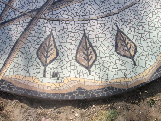 détail du décor en mosaïque 5x5 cm: feuilles