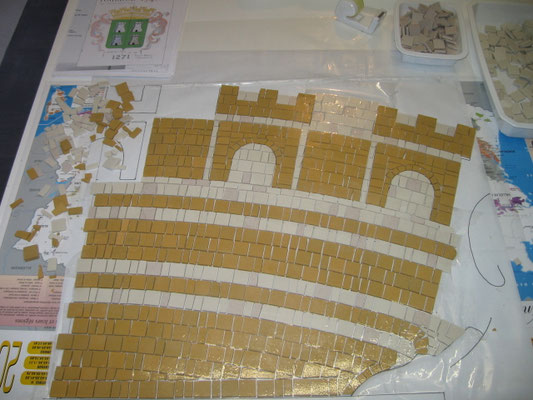 la couronne de tours de couleur ocre 