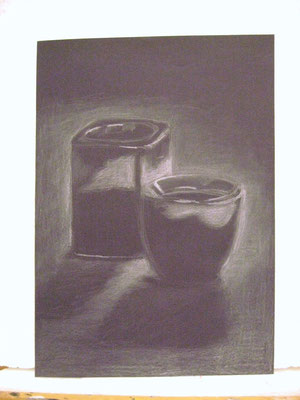 Gefässe, weisser Stift auf schwarzem Papier, Kurs "Zeichnen für Anfänger, www.artundwerk.jimdo.com