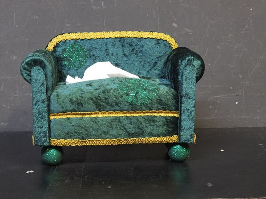 für das Programm 2015, habe ich ein Kosmetituch-Spender-Sofa gebaut