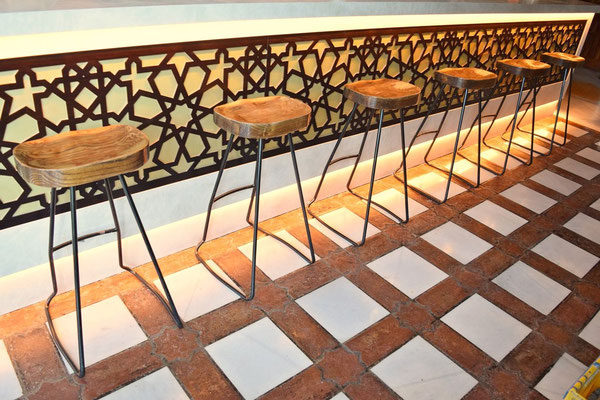 barras de bar BARRA DE GRES PORCELÁNICO Y PANEL COMPOSITE