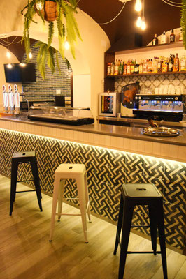 barras de bar BARRA DE SILESTONE Y CERÁMICA 