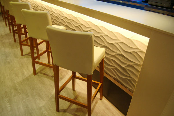 barras de bar  BARRA DE SILESTONE Y CERÁMICA
