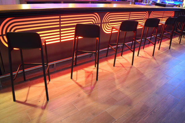 barras de bar BARRA DE MADERA PANEL COMPOSITE METACRILATO