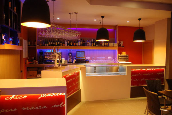 barras de bar  BARRA DE SILESTONE Y VIDRIO