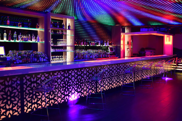 barras de bar  BARRA DE SILESTONE, VIDRIO Y PANEL COMPOSITE