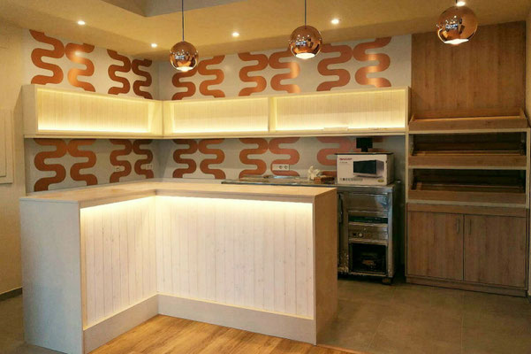 barras de bar BARRA DE SILESTONE Y MADERA 