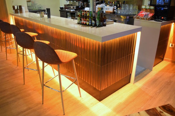 barras de bar BARRA DE SILESTONE, CERÁMICA Y PANEL COMPOSITE